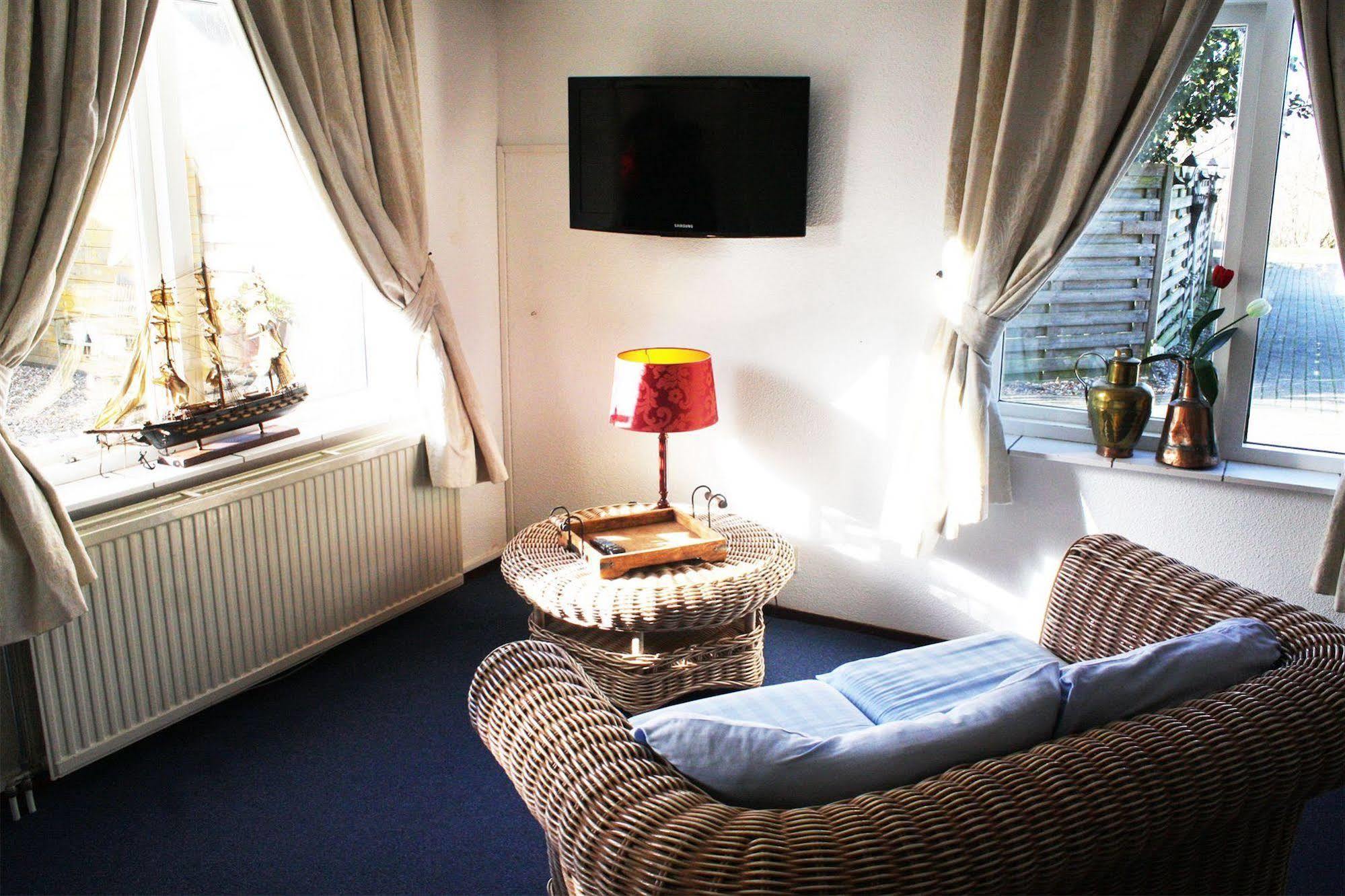 Hotel-Restaurant Loodsmans Welvaren Bv Den Hoorn  Esterno foto